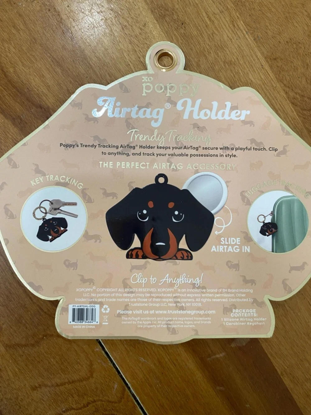 NWT. Xo Poppy, dachshund, AirTag holder.